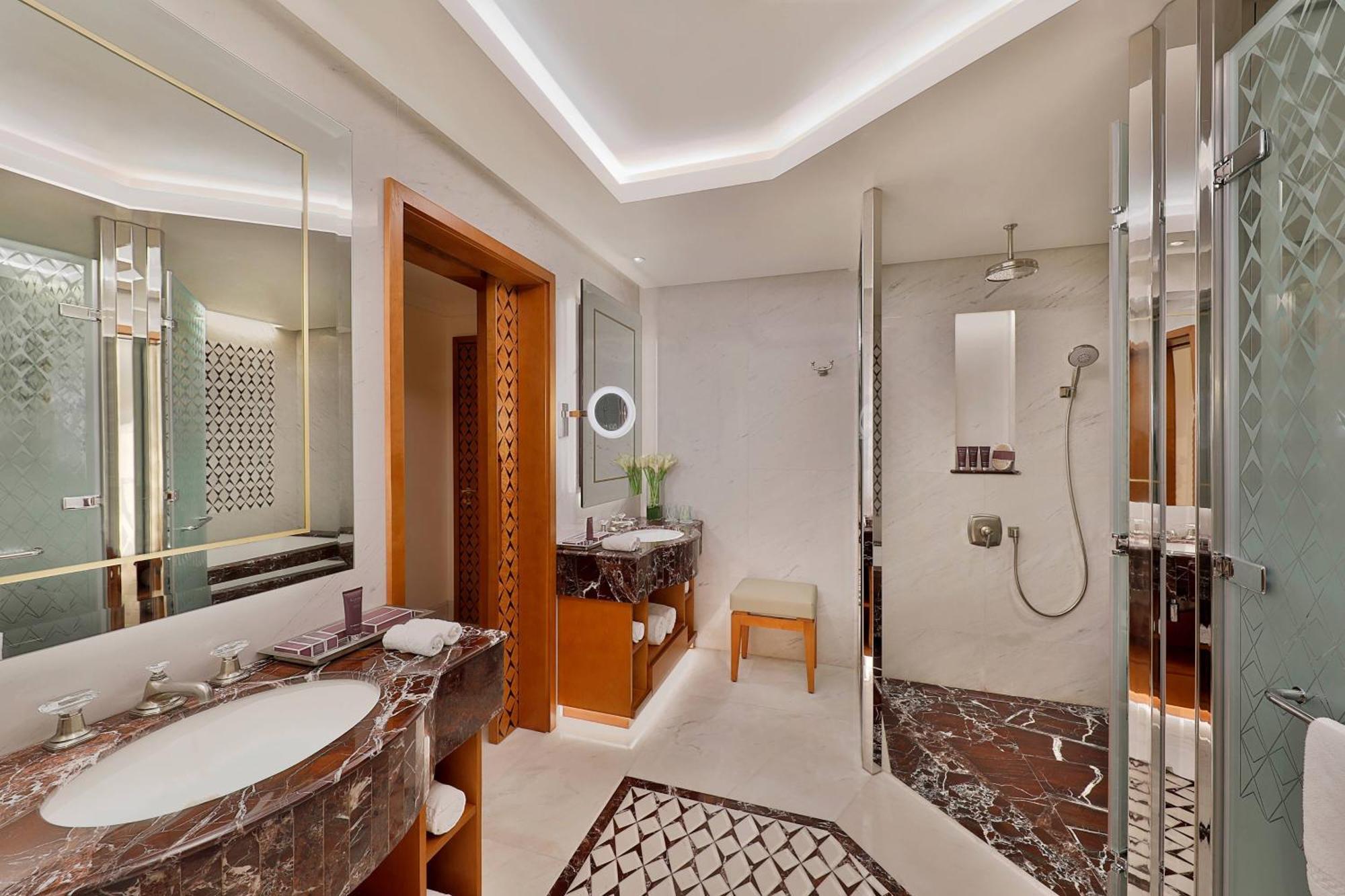 Suite 1 Chambre Exécutive avec 1 Lit King-Size et Balcon - Vue sur Montagne